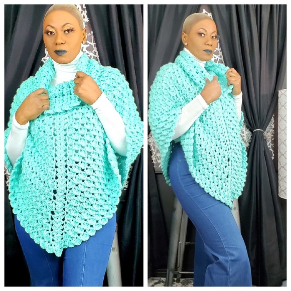 Light green turtleneck poncho - Picture 2 of 4